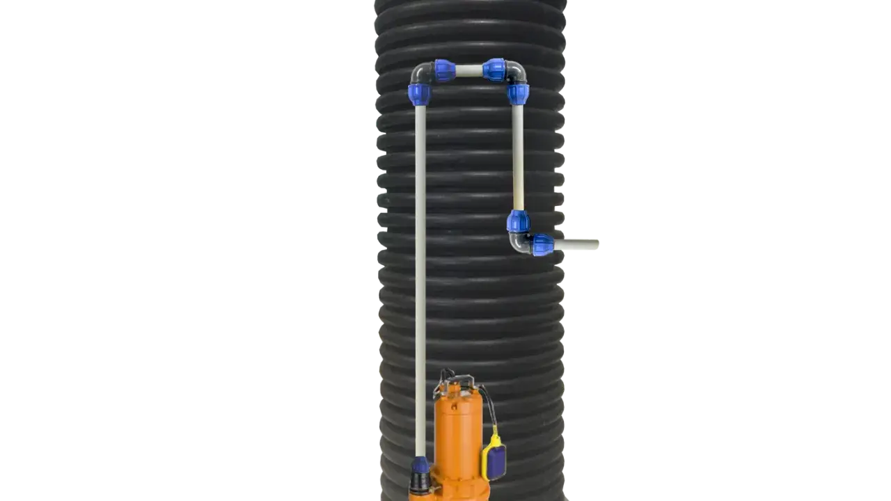 Brunn med pump som driver upp vatten.
